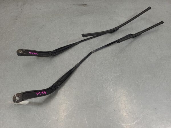 Renault Trafic X82 Wiper Arm Front Pair 2015–Present - Image 7
