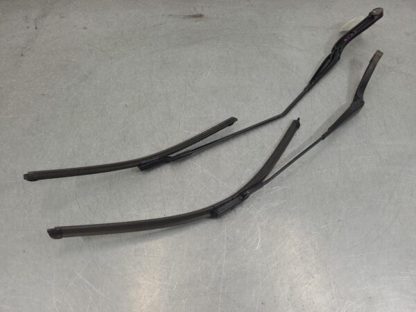 Renault Trafic X82 Wiper Arm Front Pair 2015–Present - Image 3
