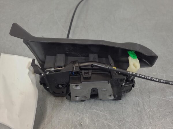Renault Trafic X82 LH Front Door Lock Non-Deadlocking 2015–Present - Image 2