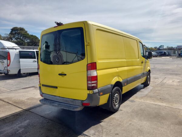 Mercedes Sprinter NCV3 Overflow Bottle Van 2006–2018 - Image 9