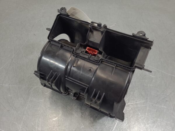 Renault Trafic X82 Heater Fan Motor 2015–Present - Image 4
