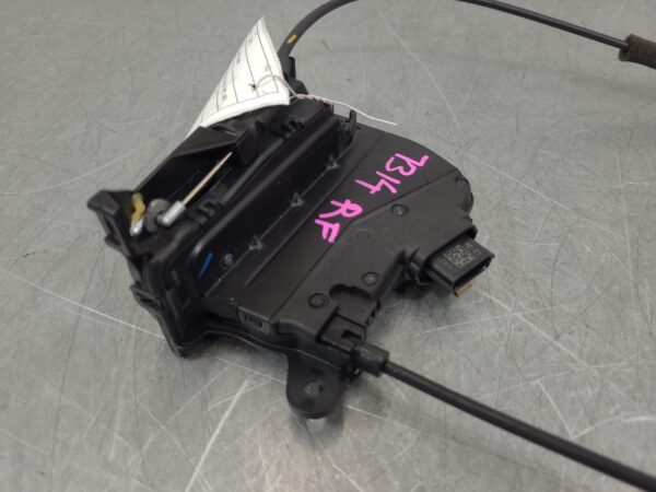 Renault Trafic X82 RH Front Door Lock Non-Deadlocking 2015–Present - Image 2