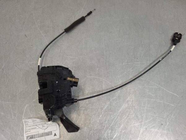 Renault Trafic X82 LH Front Door Lock Non-Deadlocking 2015–Present - Image 5