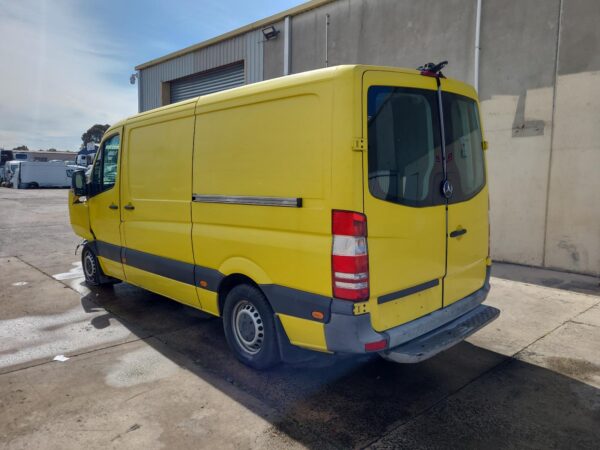 Mercedes Sprinter NCV3 Overflow Bottle Van 2006–2018 - Image 8