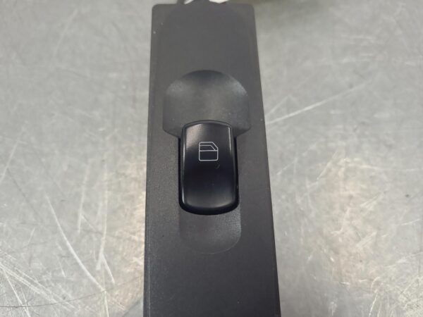 Mercedes Sprinter NCV3 LH Front Power Window Switch 2006–2018 - Image 4