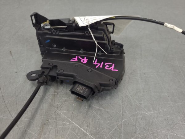 Renault Trafic X82 RH Front Door Lock Non-Deadlocking 2015–Present - Image 3