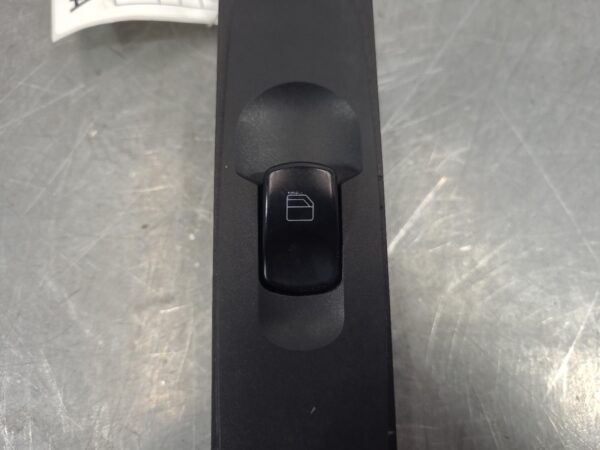 Mercedes Sprinter NCV3 LH Front Power Window Switch 2006–2018 - Image 4