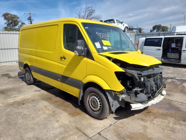 Mercedes Sprinter NCV3 Overflow Bottle Van 2006–2018 - Image 10