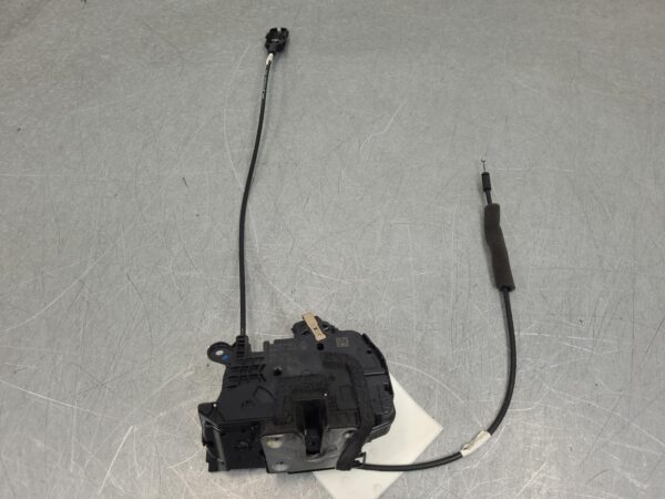 Renault Trafic X82 RH Front Door Lock Non-Deadlocking 2015–Present - Image 6