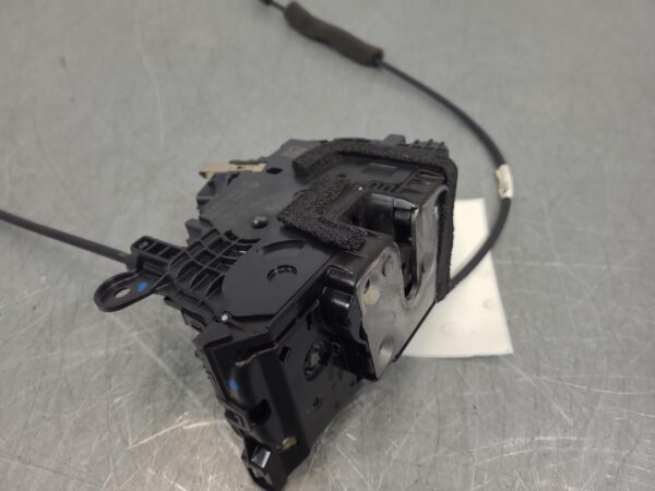 Renault Trafic X82 RH Front Door Lock Non-Deadlocking 2015–Present - Image 5
