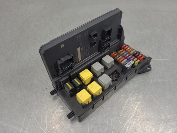 Mercedes Sprinter NCV3 General Control Front Sam Module 2006–2018 - Image 2