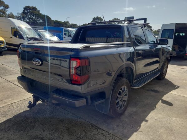 FORD RANGER 2022-2026 LEFT GUARD RA, GUARD VENT, NON REPEATER LAMP, W/ V6 BADGE - Image 10