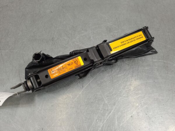 NISSAN NAVARA 2015-2026 JACK/TOOL KIT NP300, 04/15-01/26