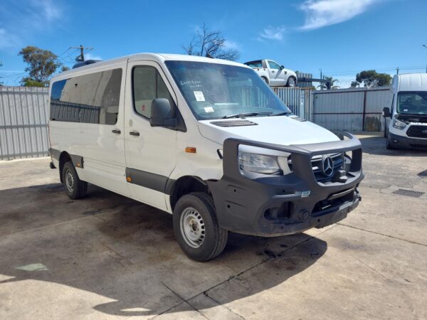 MERCEDES SPRINTER 2018-2026 LEFT FRONT HUB ASSEMBLY VS30, AWD, 05/18- - Image 10